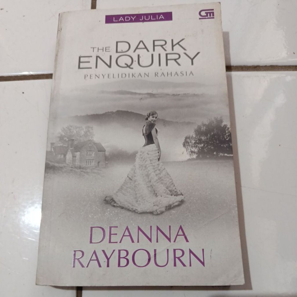 Novel THE DARK ENQUIRY PENYELIDIK RAHASIA DEANNA RAYBOURN