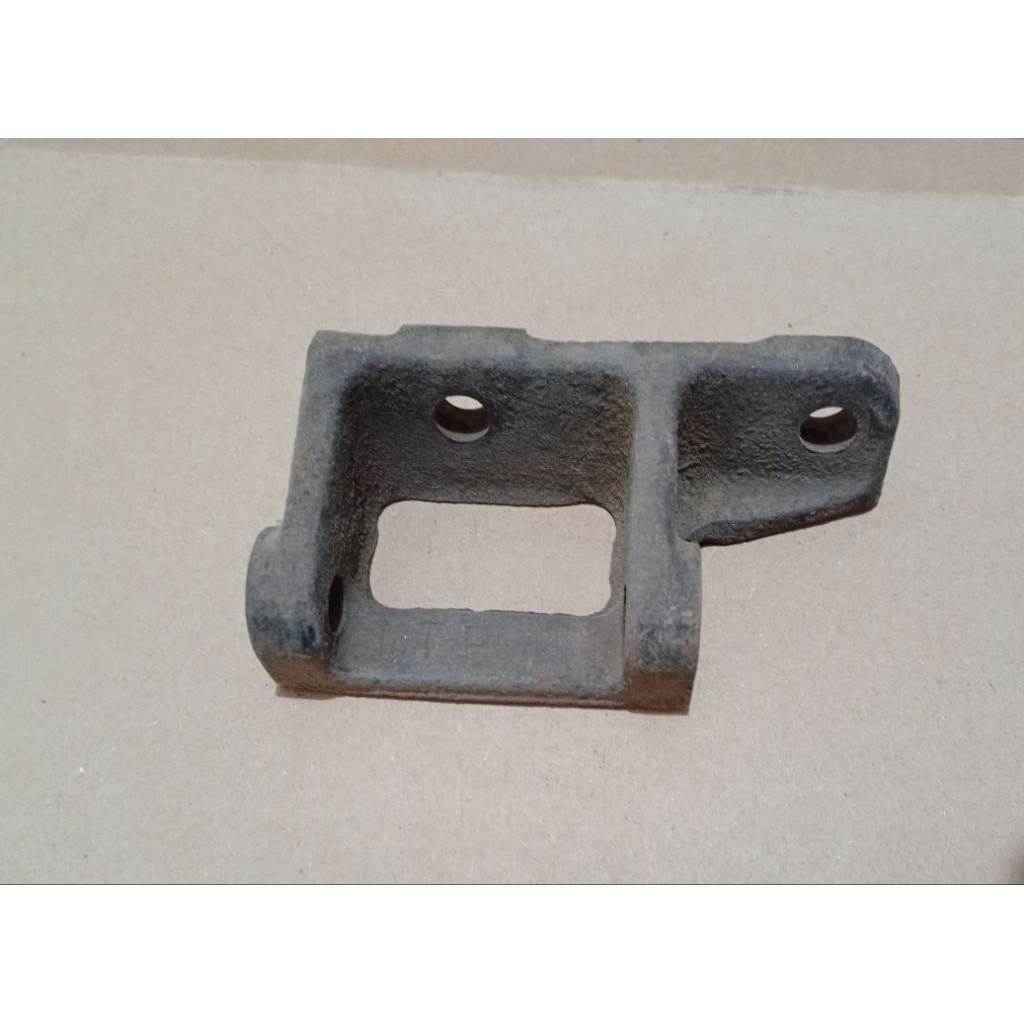 breket dudukan alternator kijang super