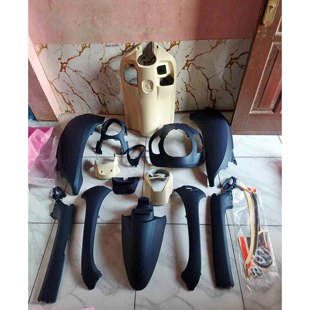 Cover body halus Scoopy donat 2021-2024 warna matte blue krem