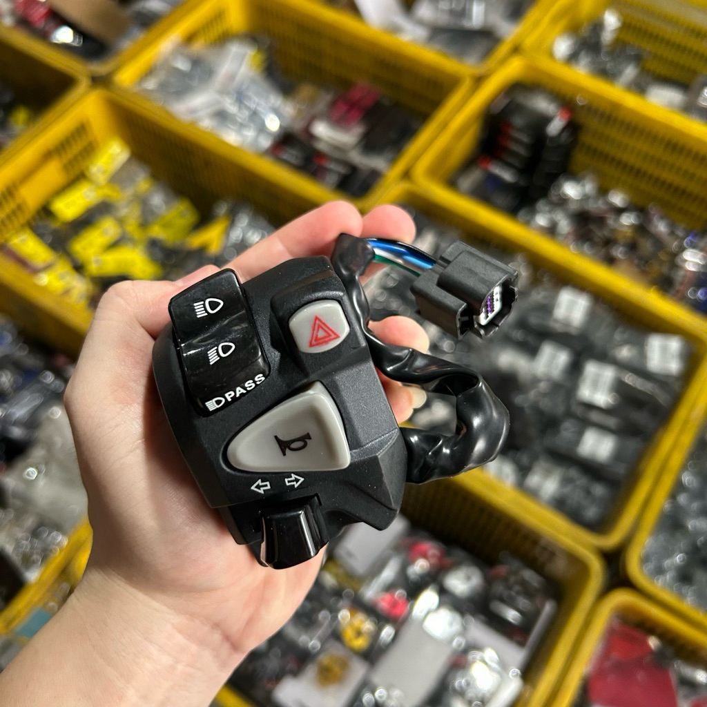 Holder Saklar Kiri Vario 150 & 160 New Nmax atau Holder Saklar Kiri Vario 160 dan Nmax Model Variasi