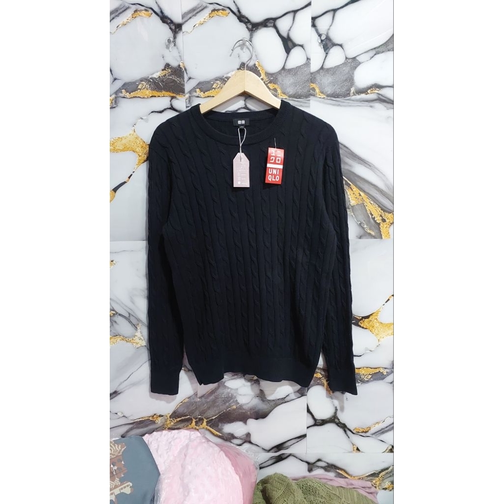 UNIQLO SWEATER / SWEATSHIRT RAJUT FULL KEPANG HITAM