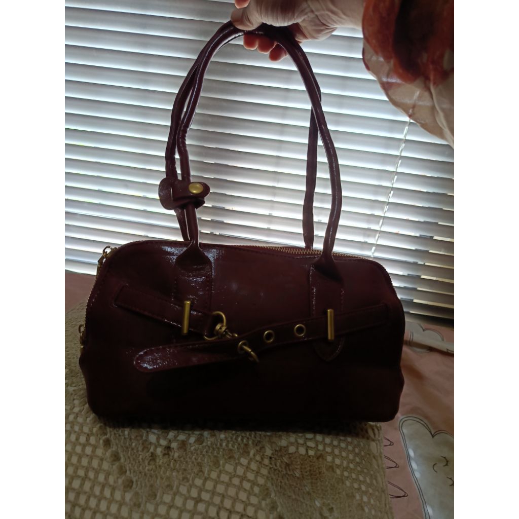 Tas kulit no brand maroon