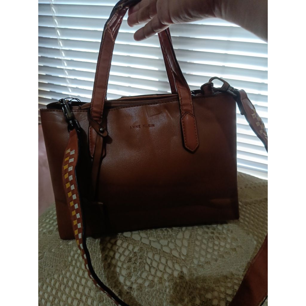 Tas Sling Anne klein