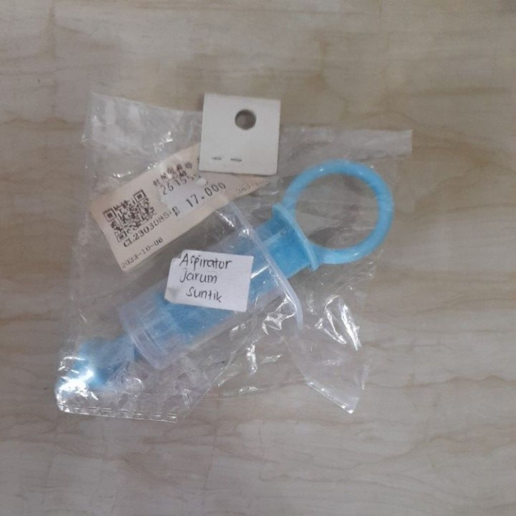 C. Aspirator jarum suntik kecil
