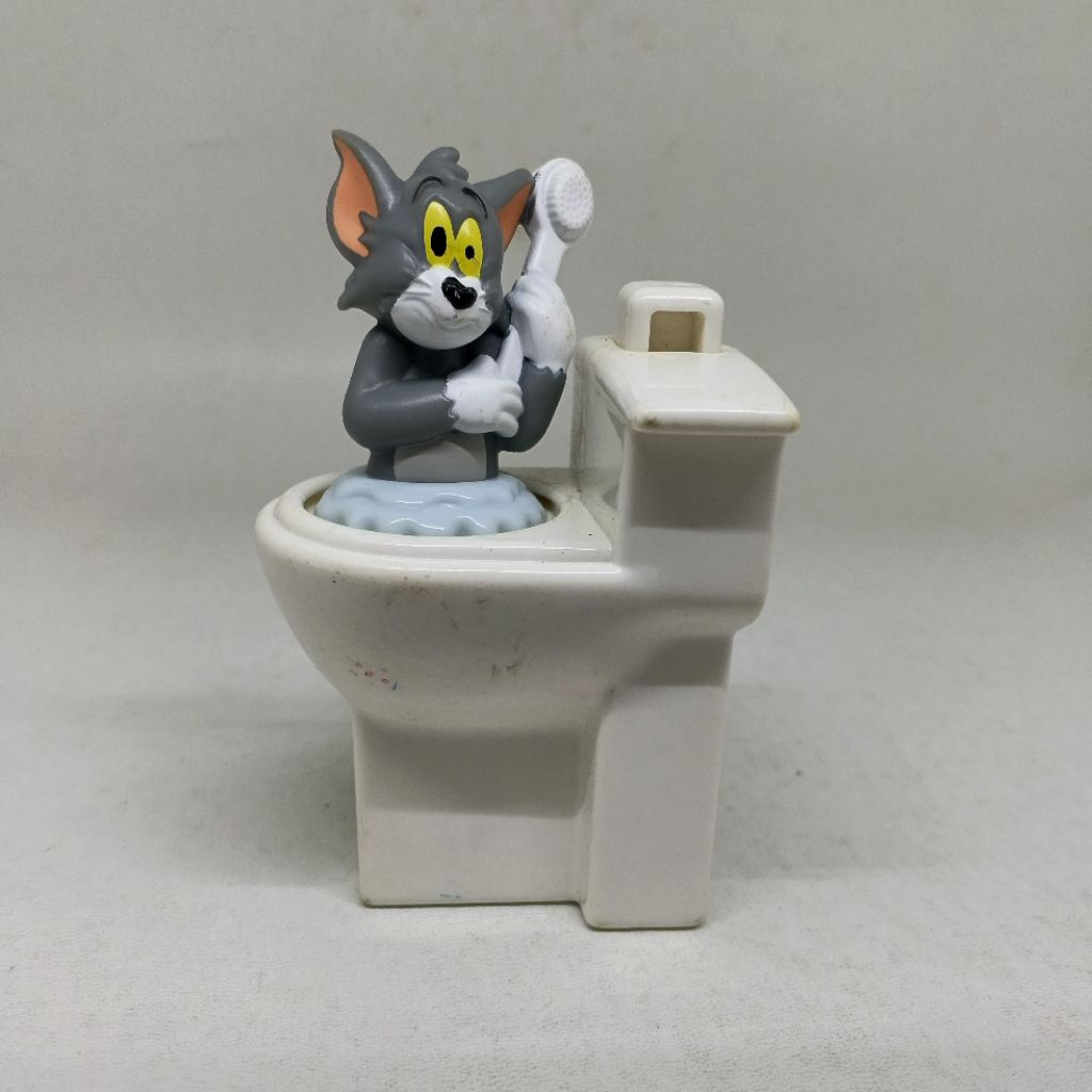 Figure Tom and Jerry Toilet
