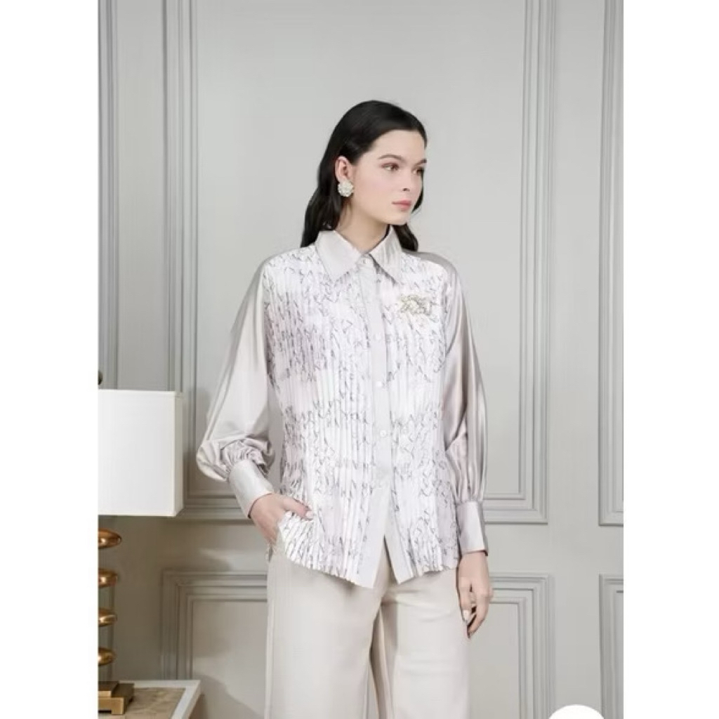 PL Wearing Klamby Lexica Shirt