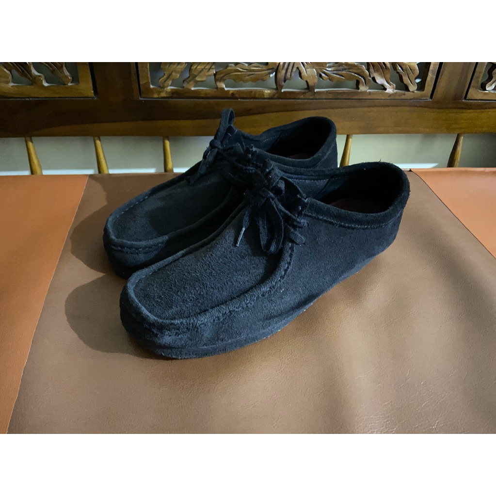clarks wallabee black second