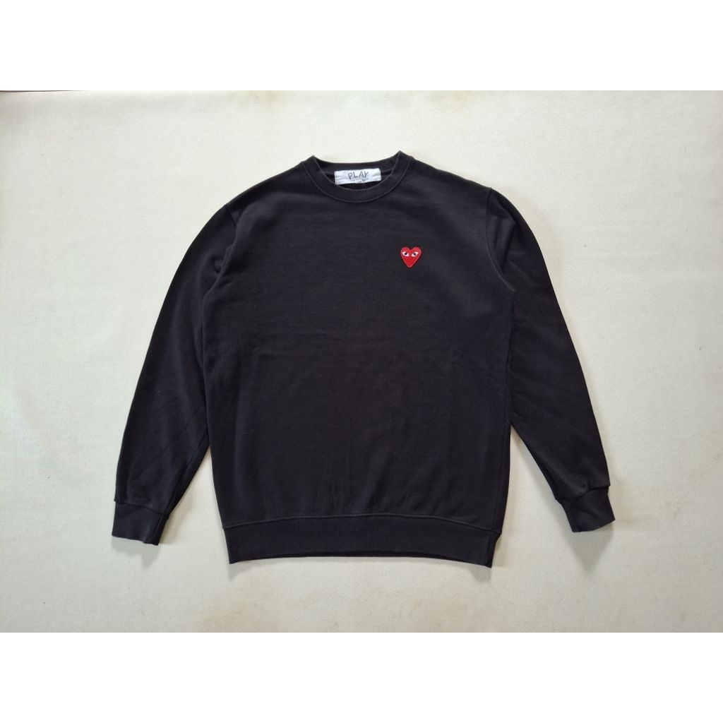 CREWNECK SWEATSHIRT PLAY CDG COMME DES GARCONS HITAM