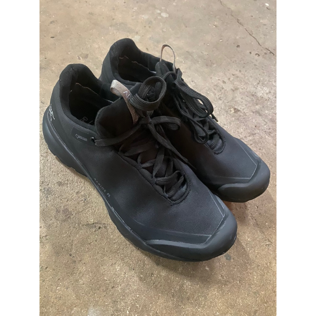 sepatu gunung arcteryx