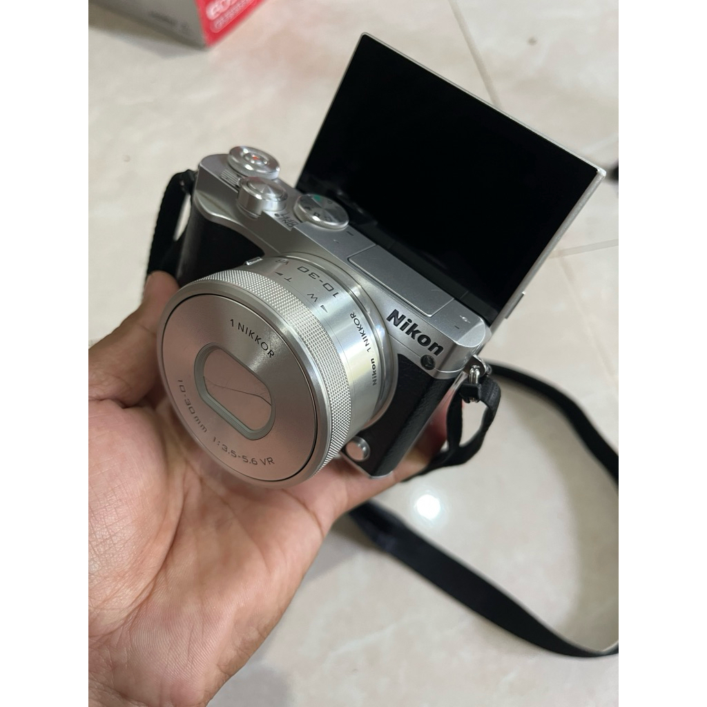 KAMERA MIRRORLESS NIKON J5