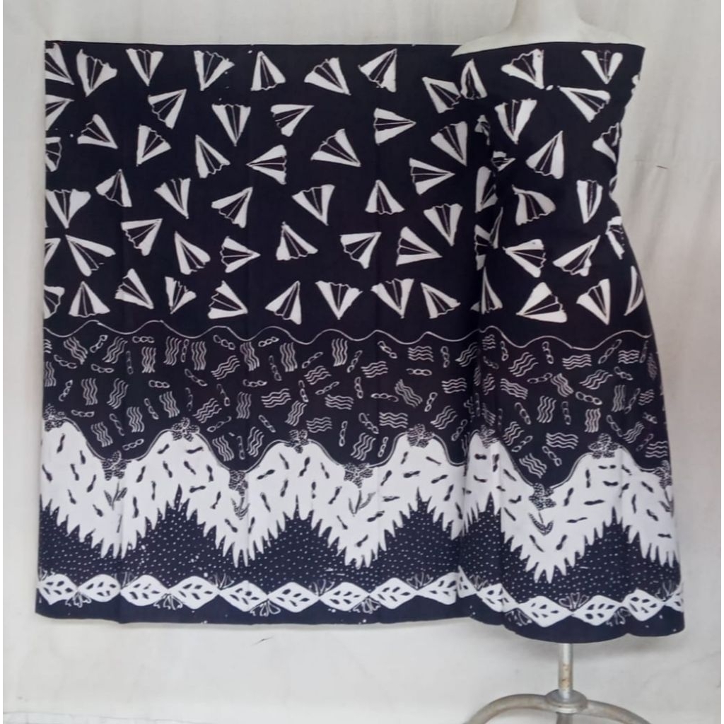 KAIN BATIK TULIS MADURA HITAM PUTIH