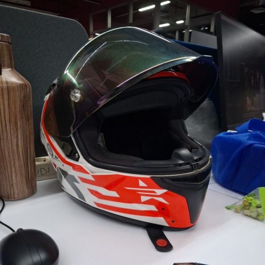 KYT TT Corse size xl like new