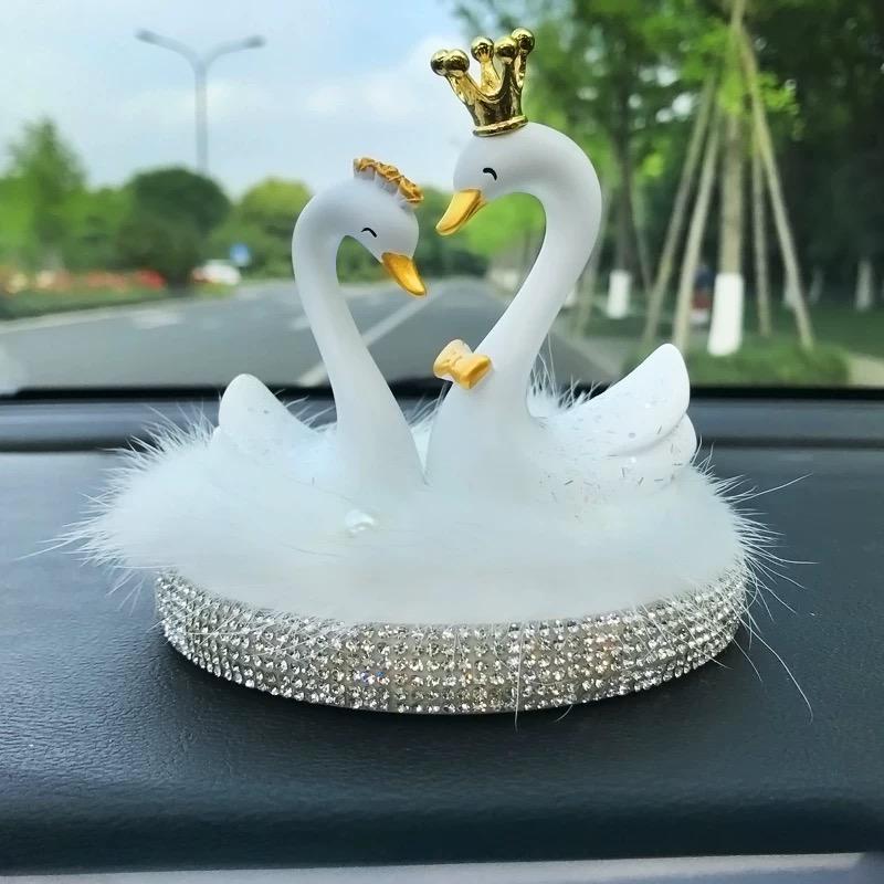 Hiasan Dashboard Mobil Angsa Mewah Couple Mahkota Kristal