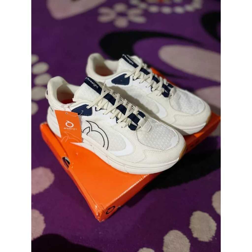 Sepatu Bekas ORI Ortuseight Sepatu Sneakers Bremen Off White Size 41 Ortuseight Second