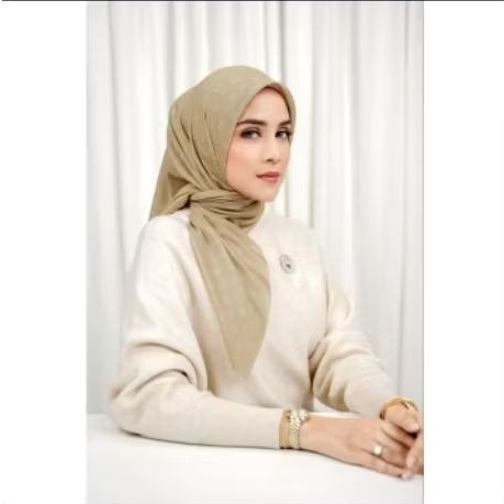 Buttonscarves monogram XL Nougat As Is