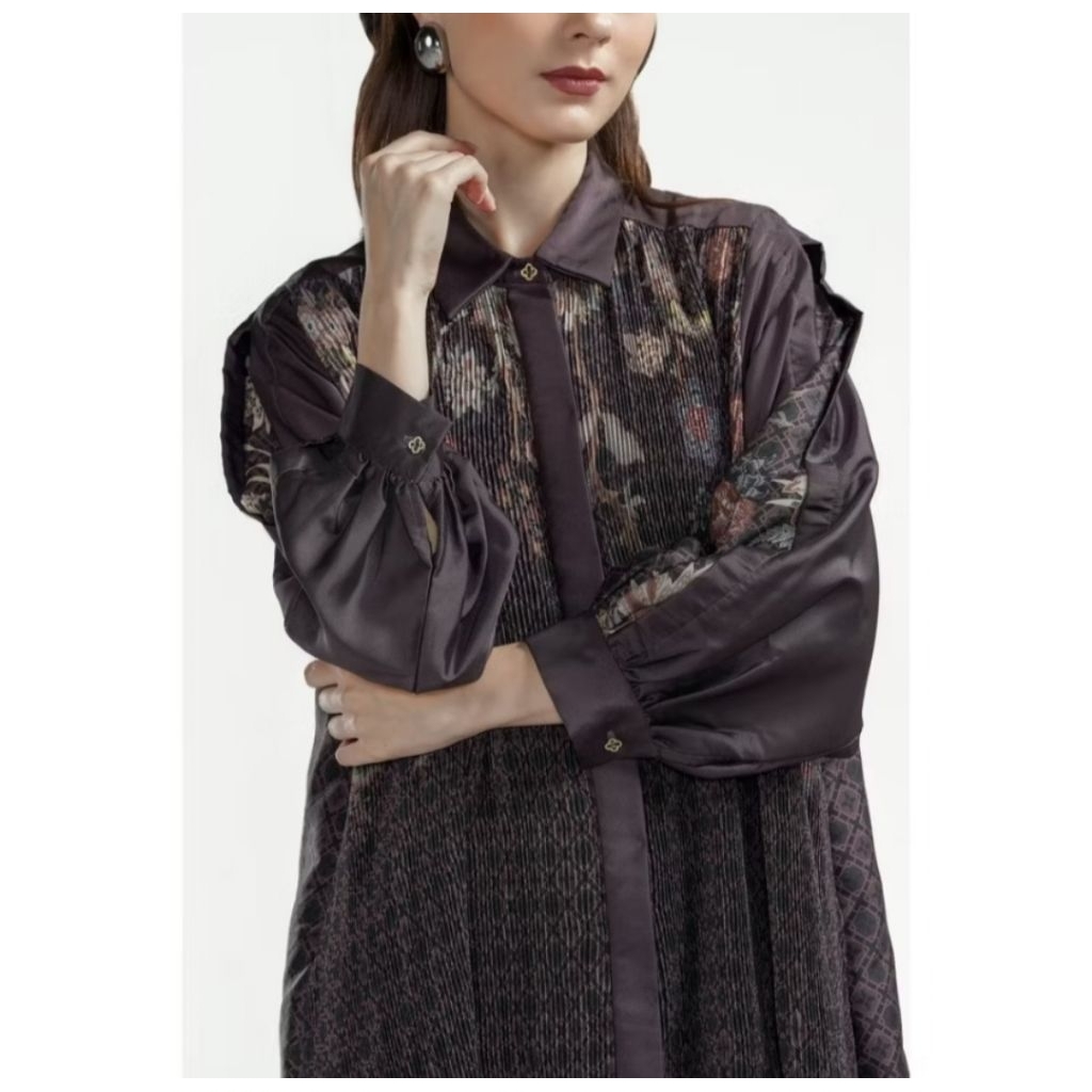 benang jarum  festive finese pleated dress black