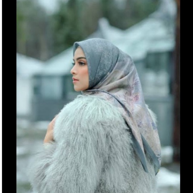 PRELOVED (Like New) Buttonscarves Frozen - Quarry XL size (RARE)