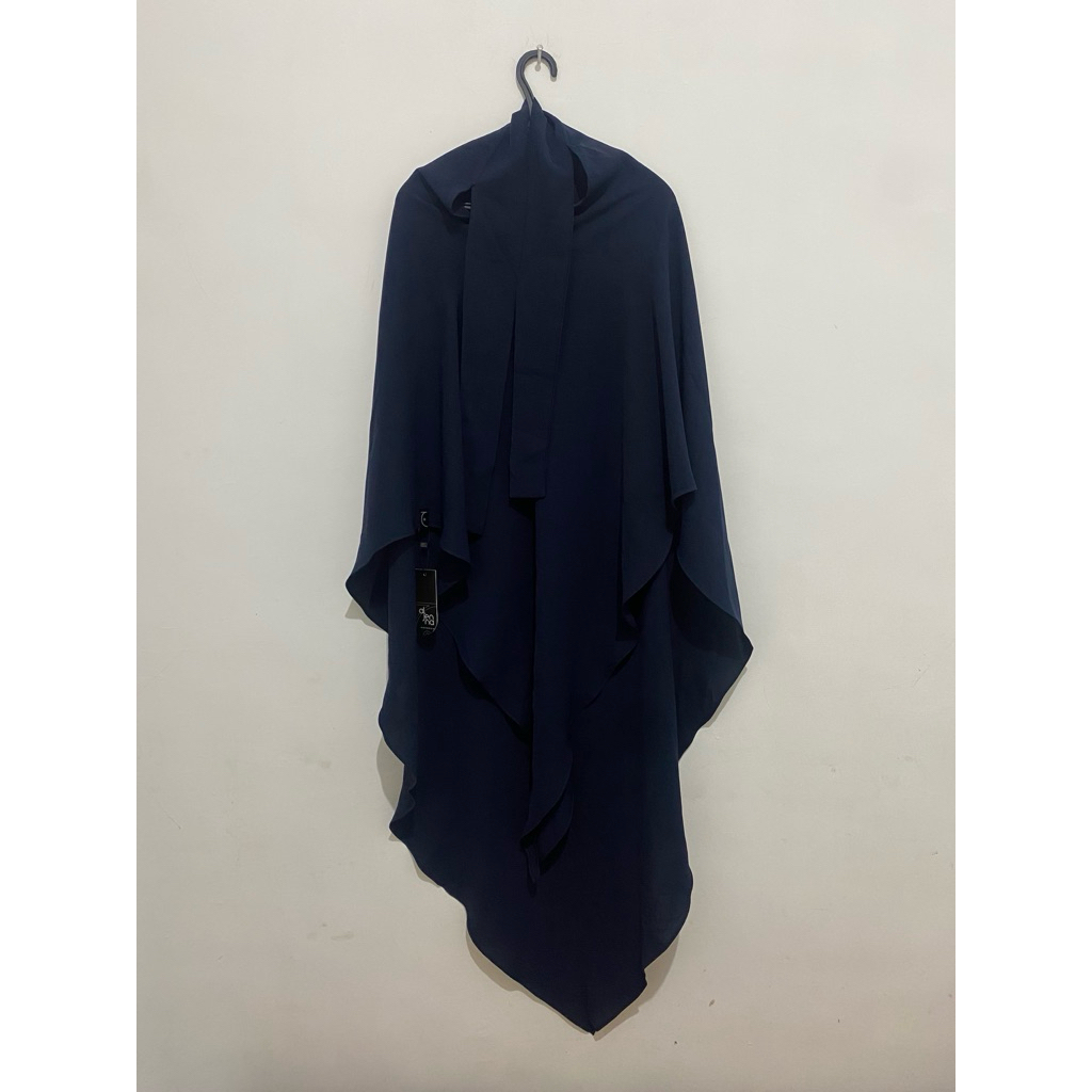 NWT Fuse triangle midnight blue Aljenna