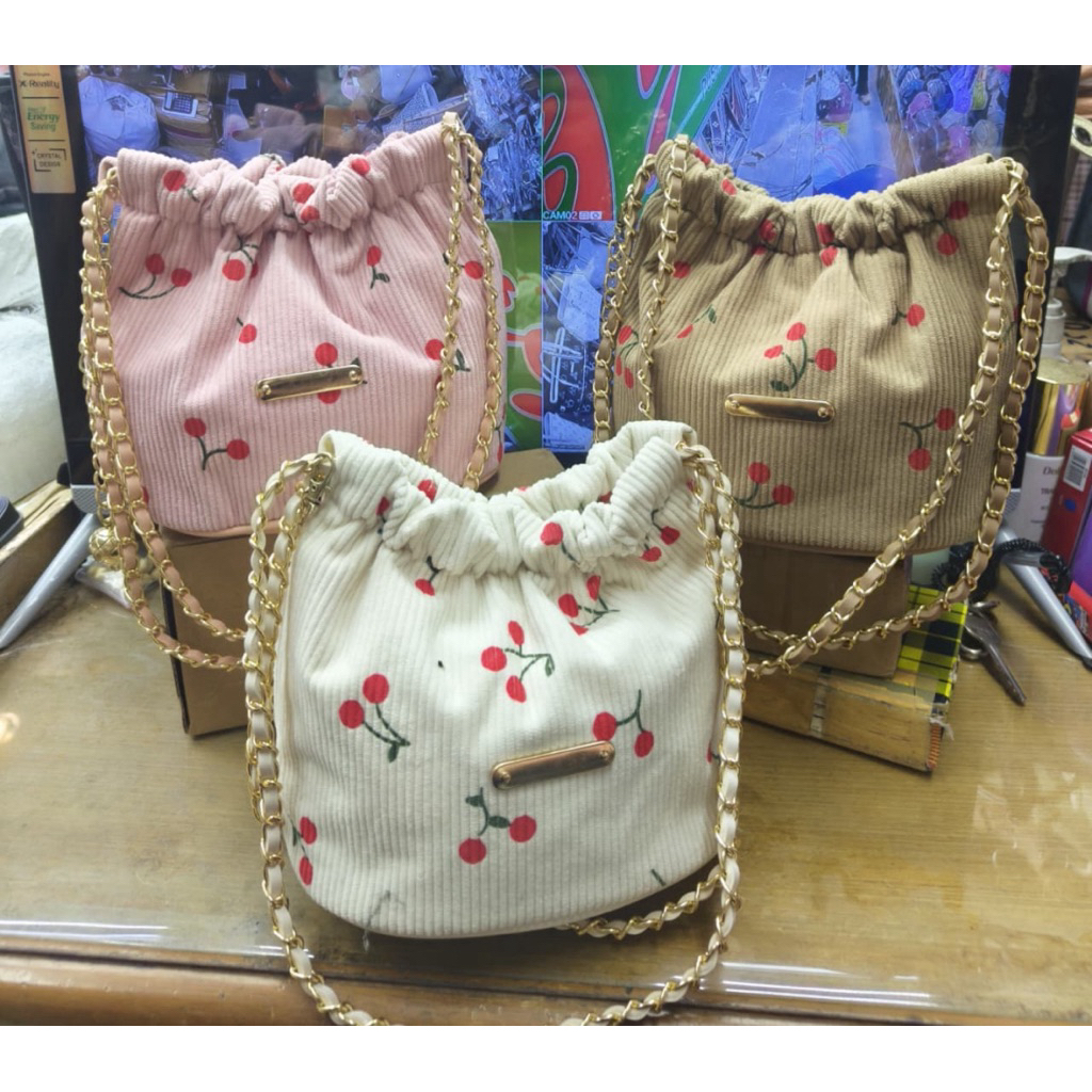 tas selempang rantai segi panjang