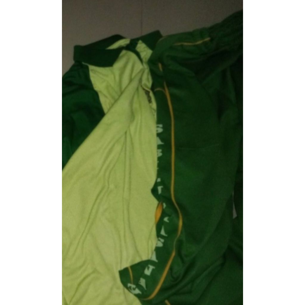 Preloved seragam olahraga