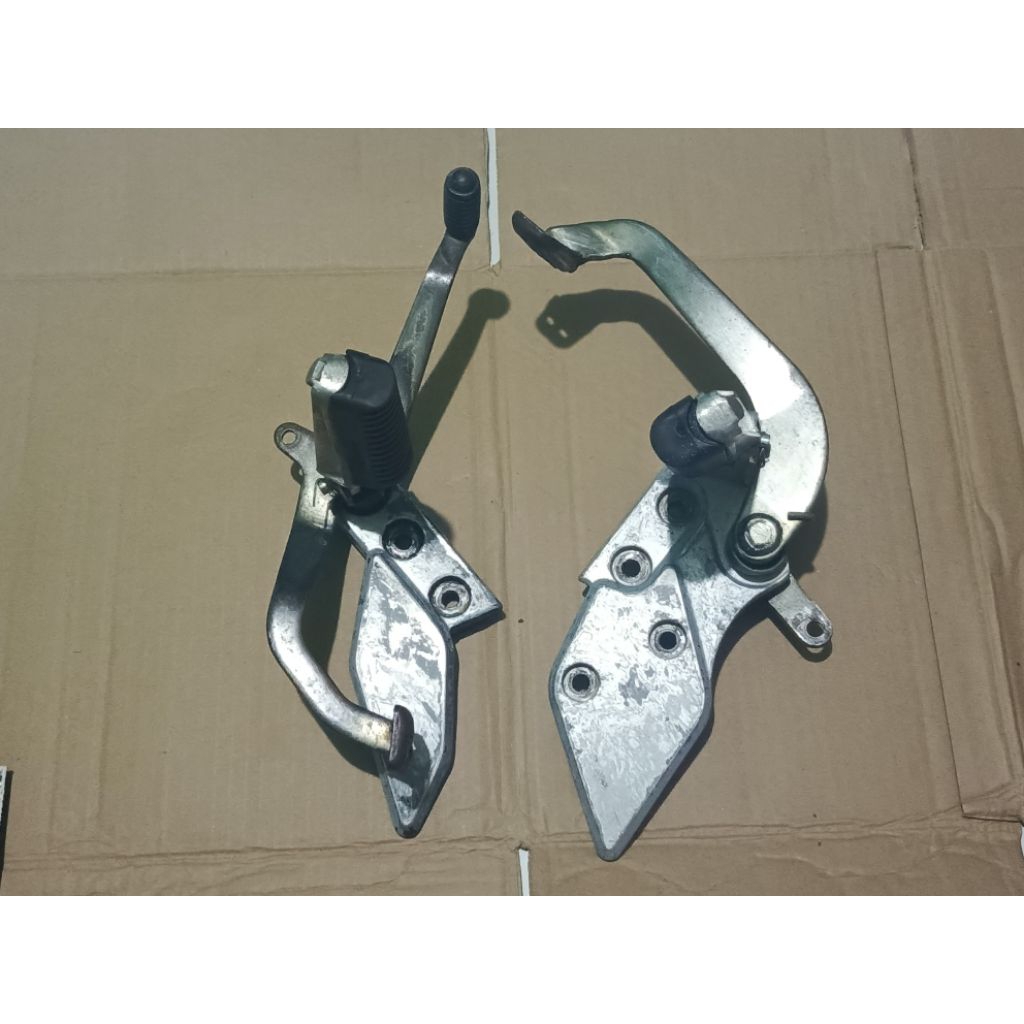 Foot step Depan Yamaha Vixion Old Original