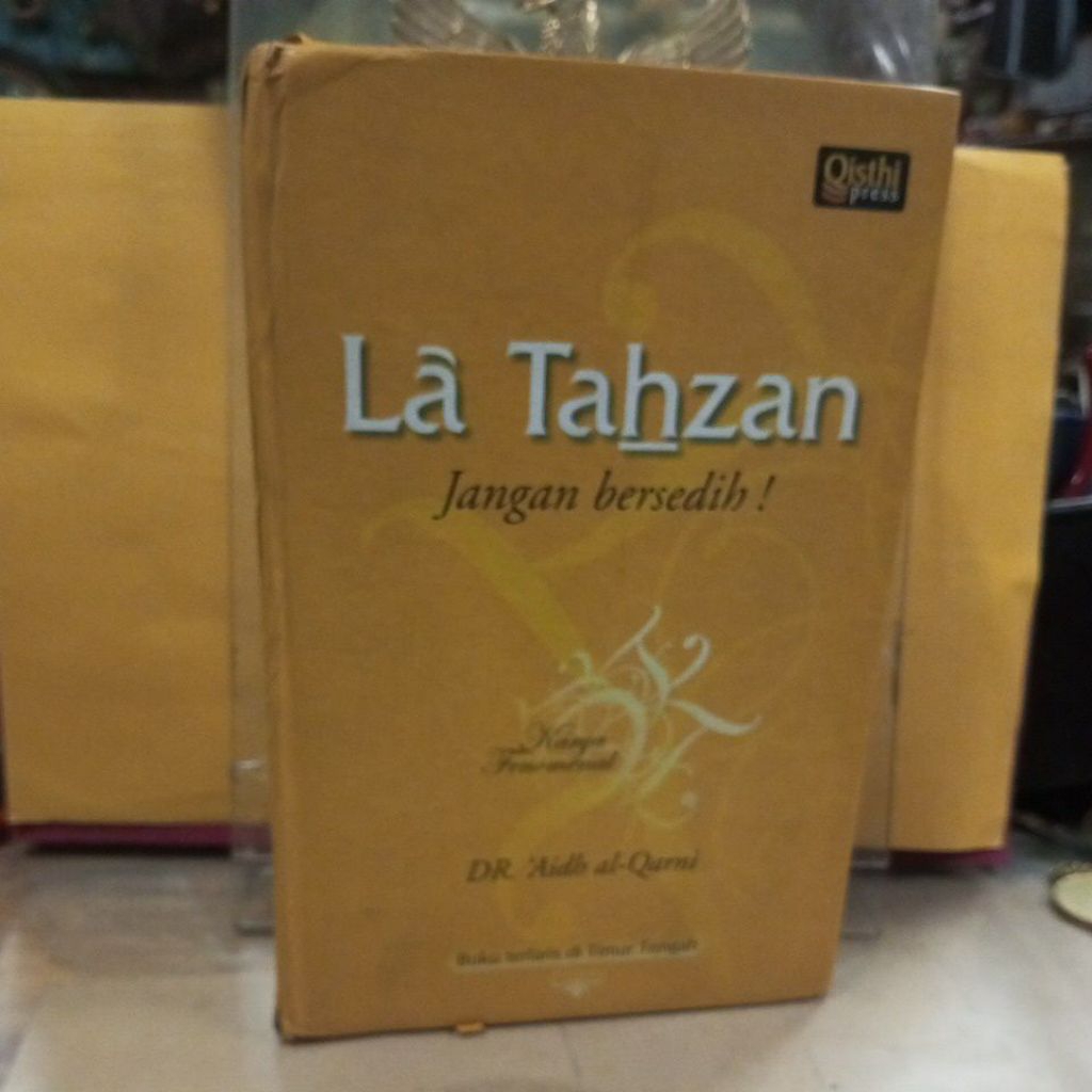 buku , la tahzan ,jangan bersedih oleh dr. aidh al qarni