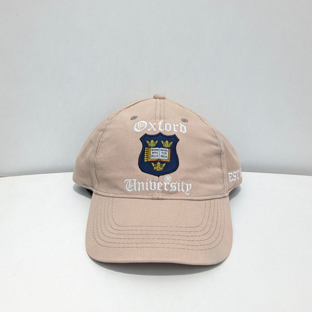 Topi Oxford University Official