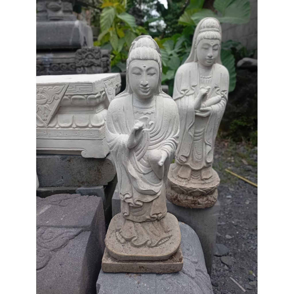 patung Dewi Kwan im batu