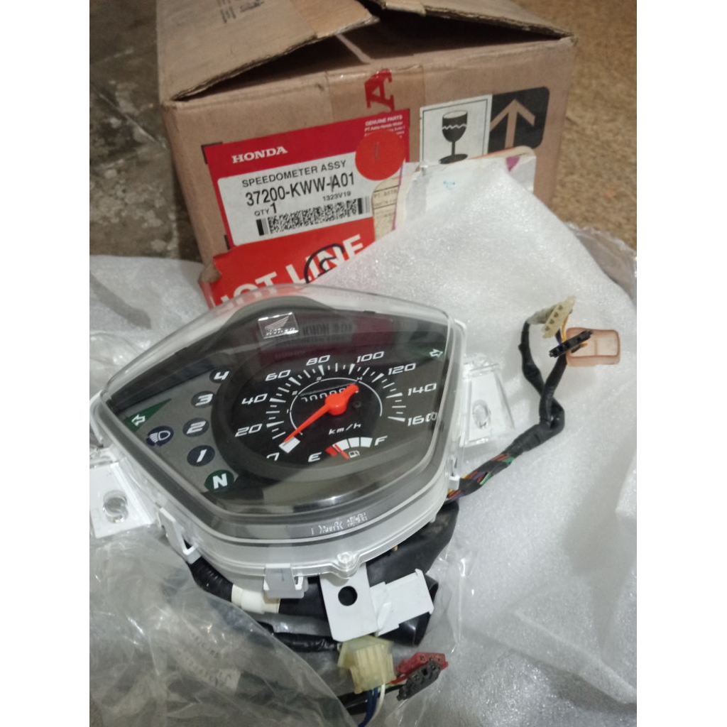 speedometer assy revo absolute original spidometer revo absolute original 37200 KWW A01