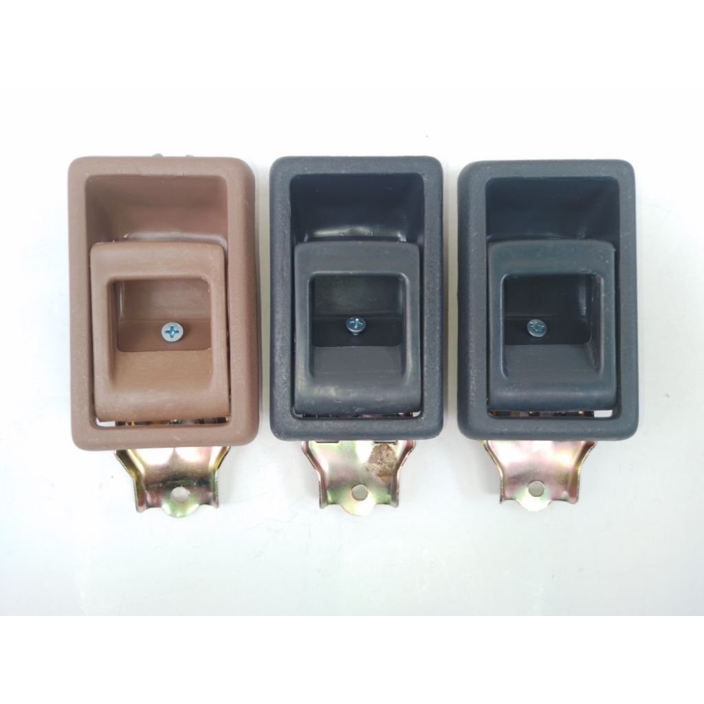 Handle pintu dalam mobil kijang super , kijang grand , kijang kotak kf 50 5k .