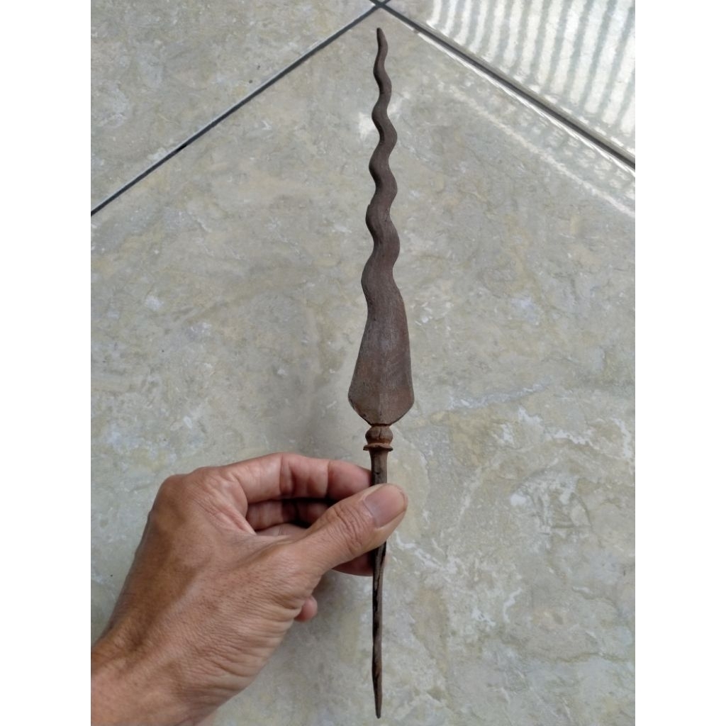 TOMBAK SEPUH DARADASIH LUK 11 (EST. MATARAM)