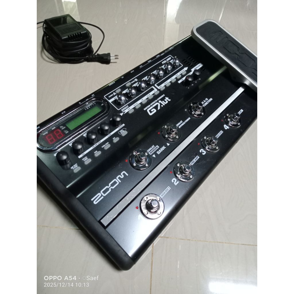 Efek Gitar Zoom G7.1ut Layar Hijau