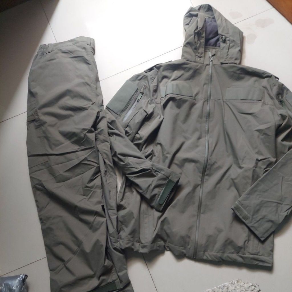 1 stel Jaket kehutan hijau jatah brimob