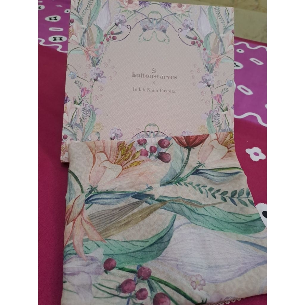 Preloved Buttonscarves Nada Fis