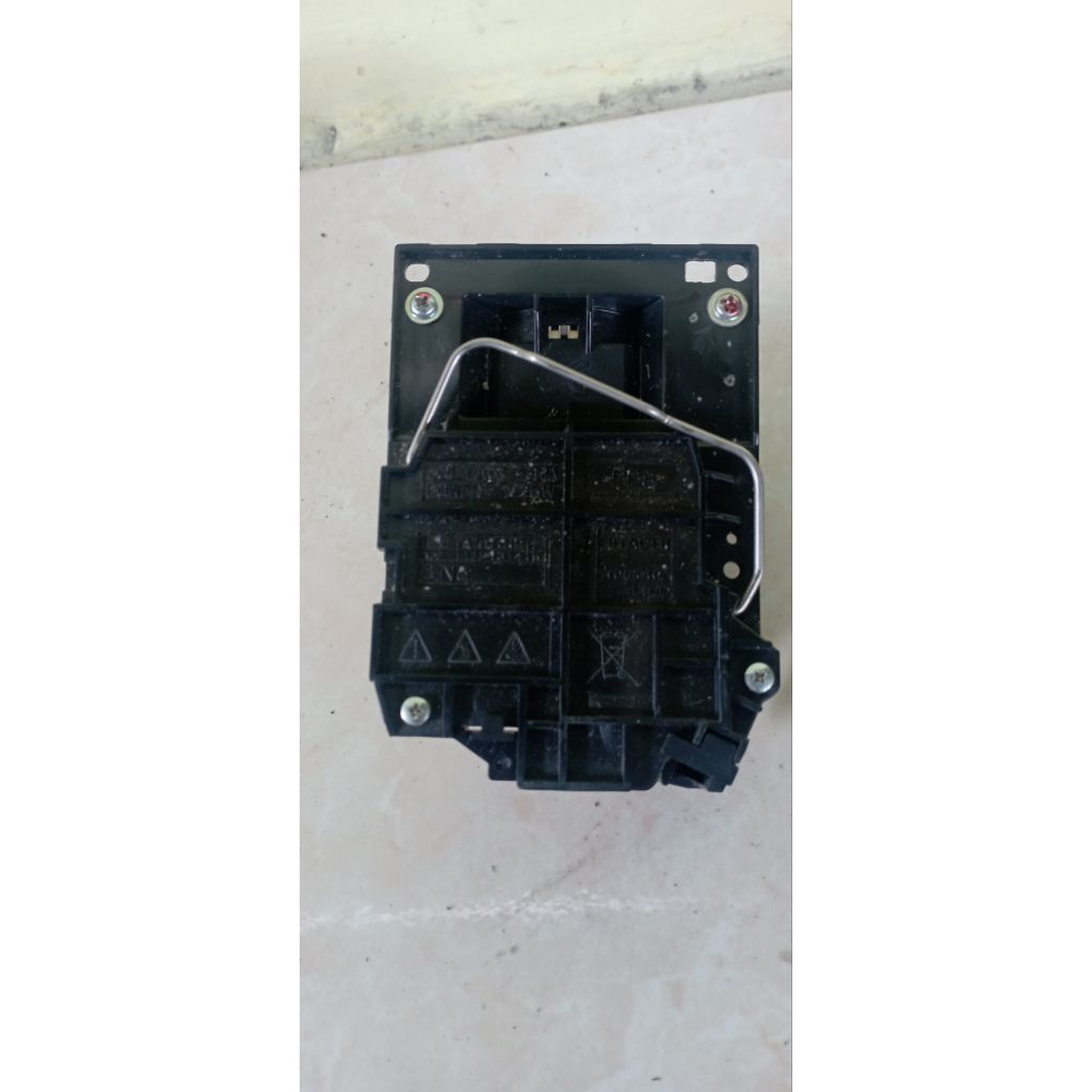Lampu Proyektor Hitachi