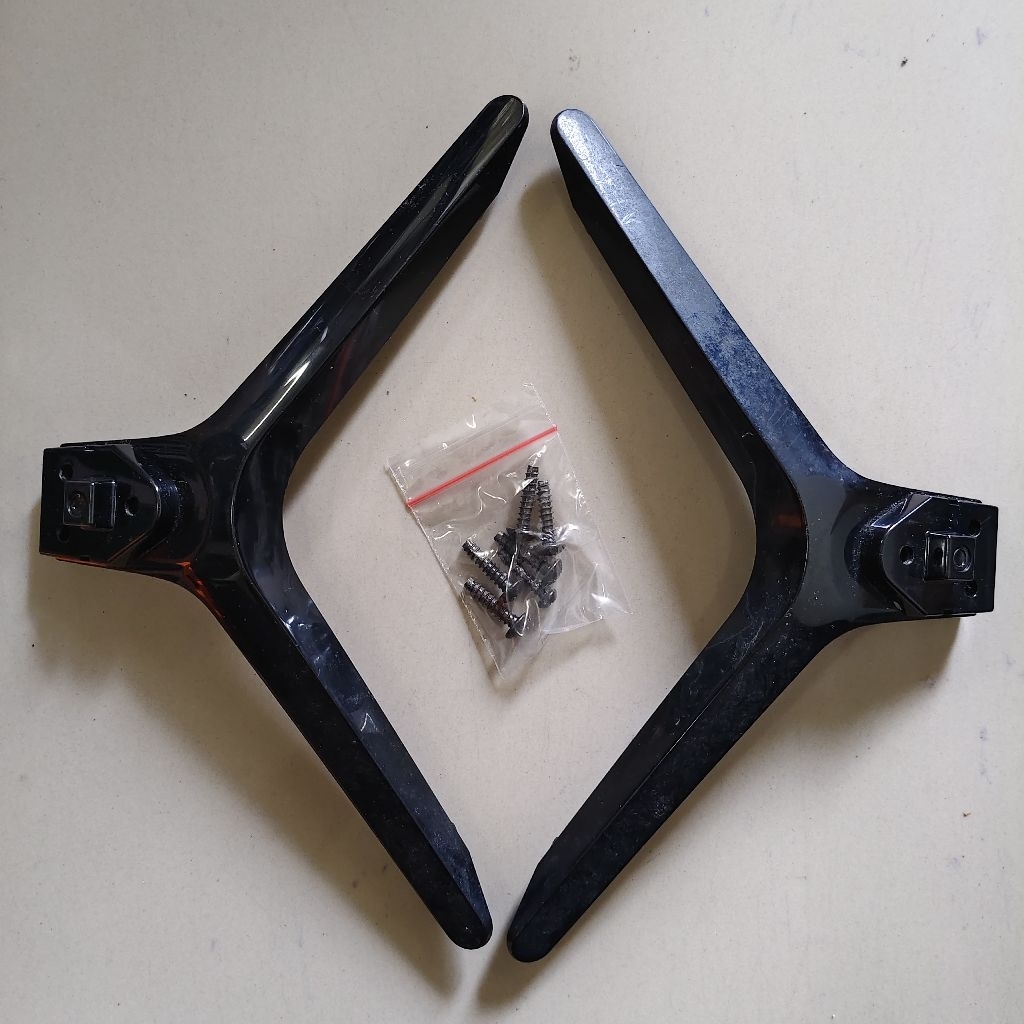 Kaki Kaki TV LED LCD Polytron 24 Inch tipe PLD24D1852 cabutan normal 1 set plus baut kokoh siap raki