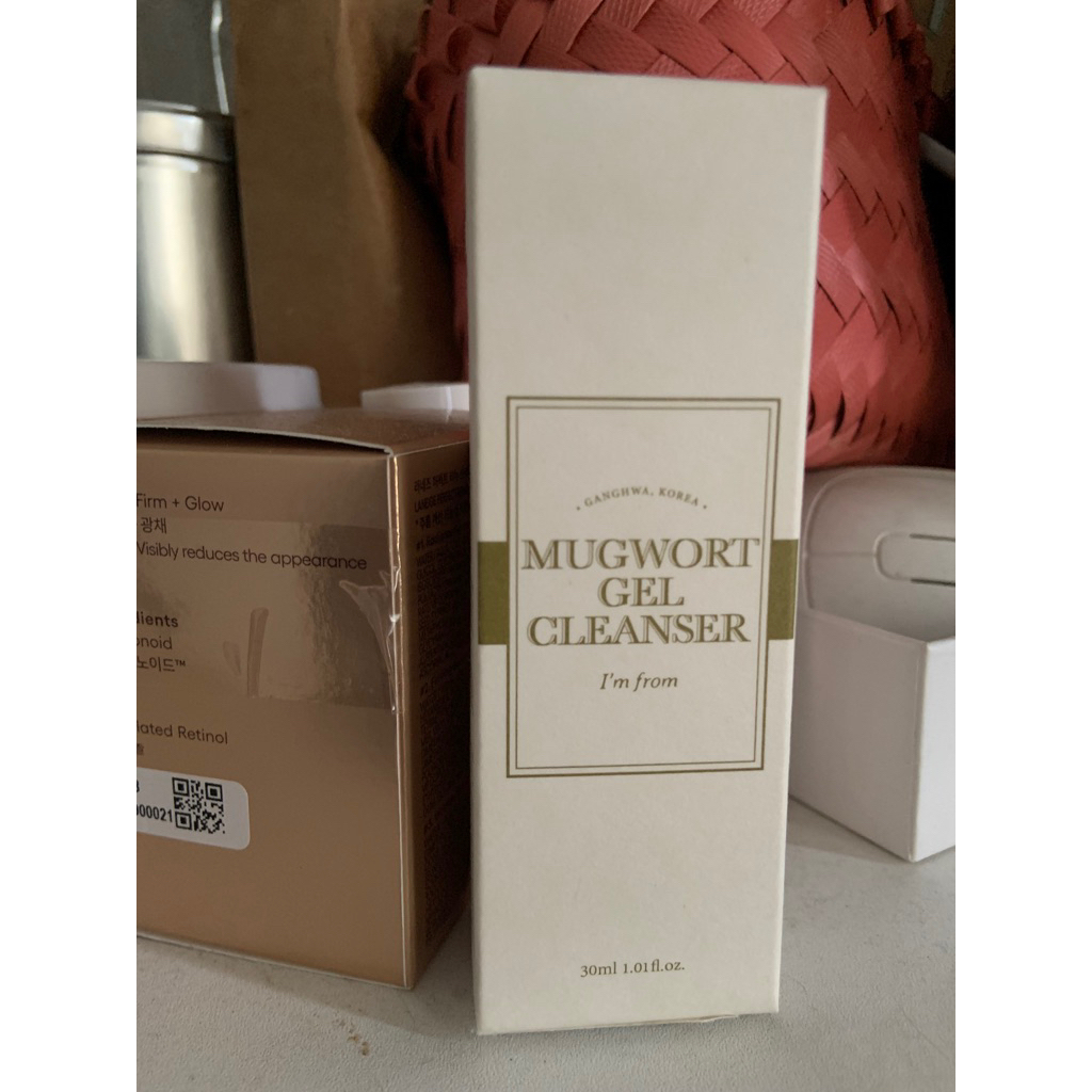 i’m from mugwort cleanser & mugwort essence im from new baru bukan preloved original asli bpom 100% 