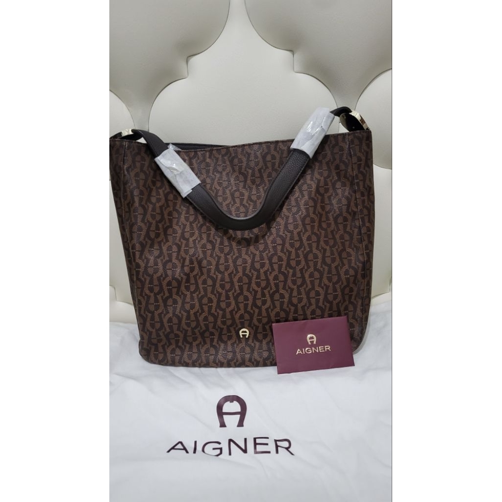 Aigner Hobo Signature