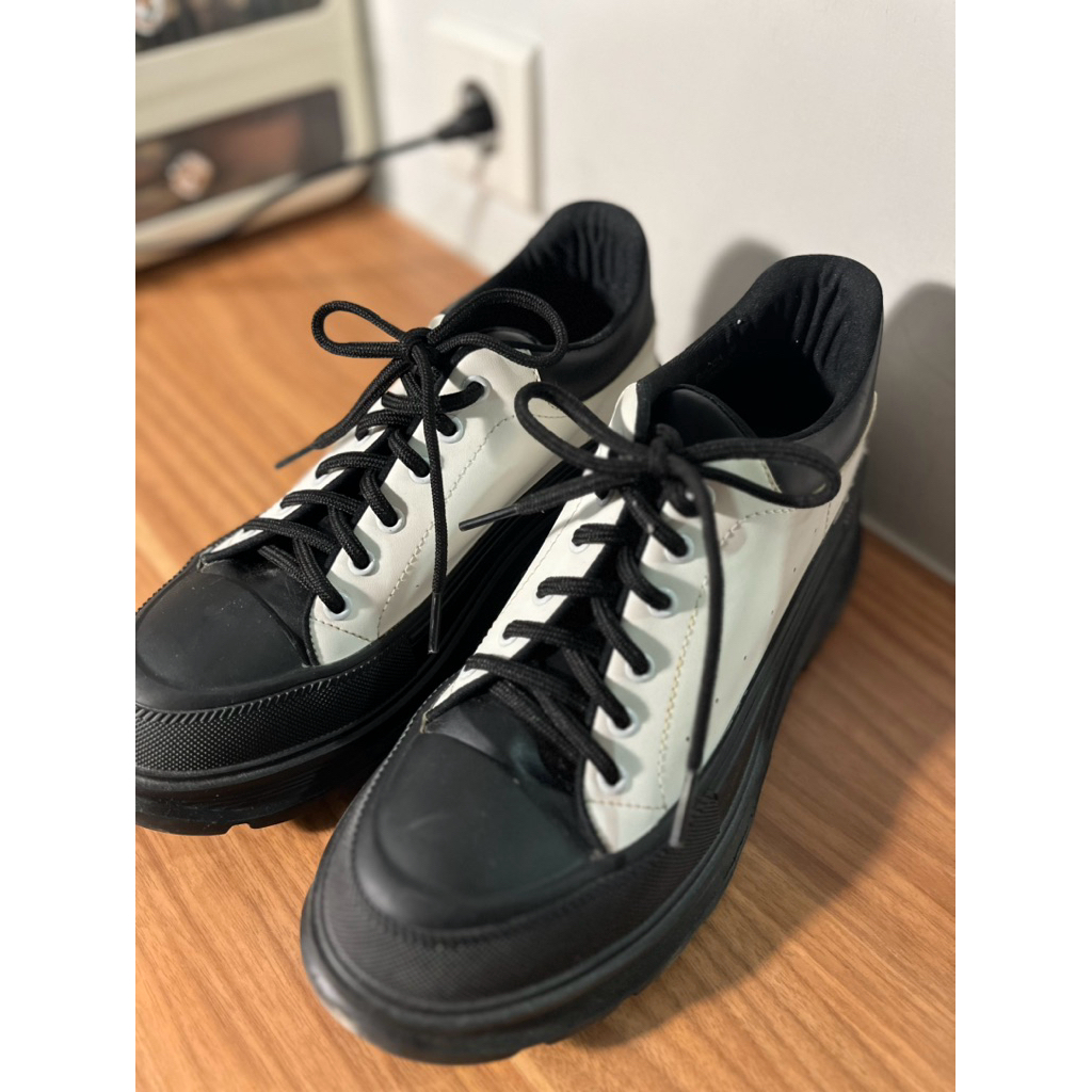 kronikel Sepatu Sneakers ~ Size 40 ~ Preloved