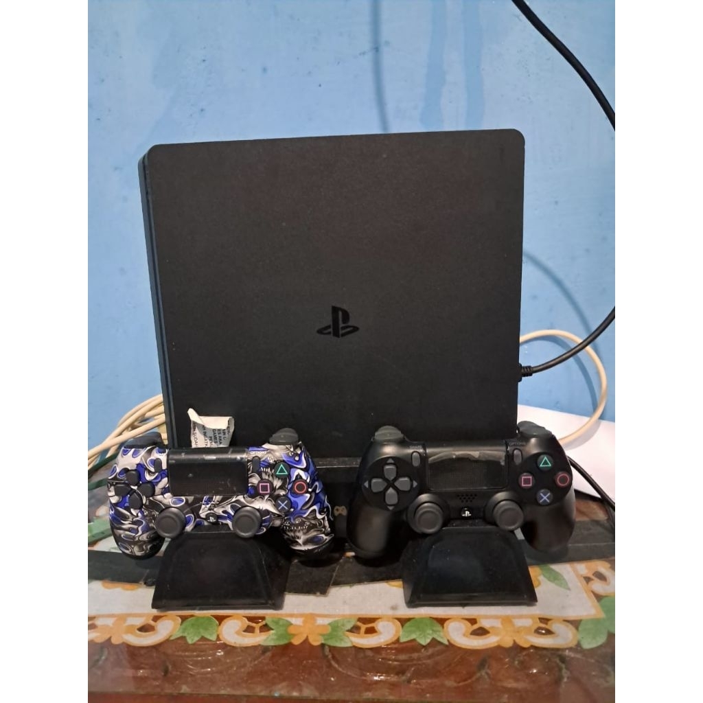 PS4 Slim hen 1TB
