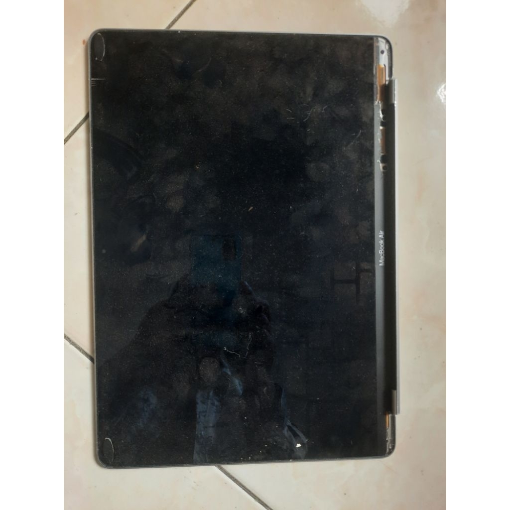 lcd macbook air m1 rusak