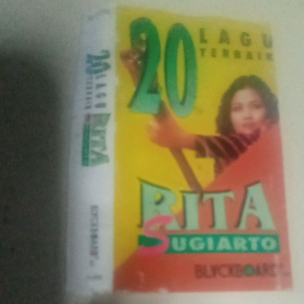 kaset pita RITA SUGIARTO D33