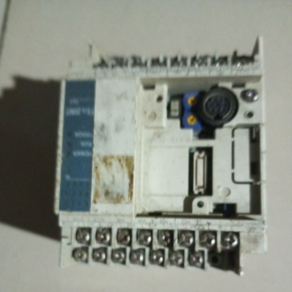 PLC Omron compact cp1e-e40