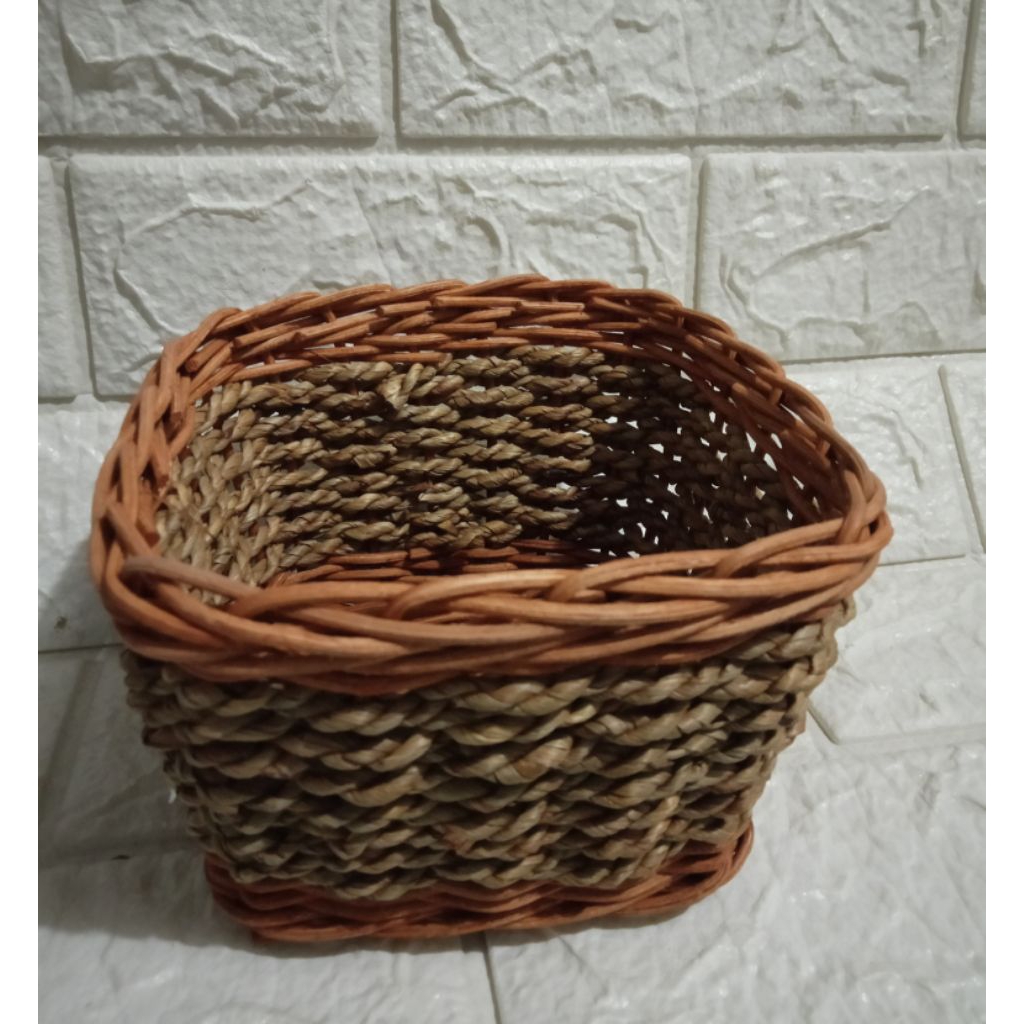 Keranjang rotan kotak kecil