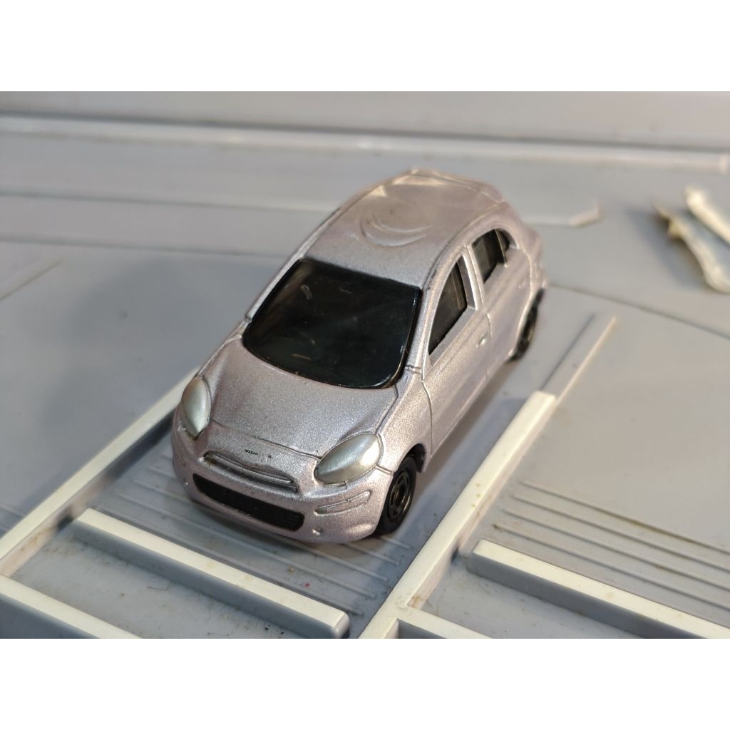 Tomica Nissan March