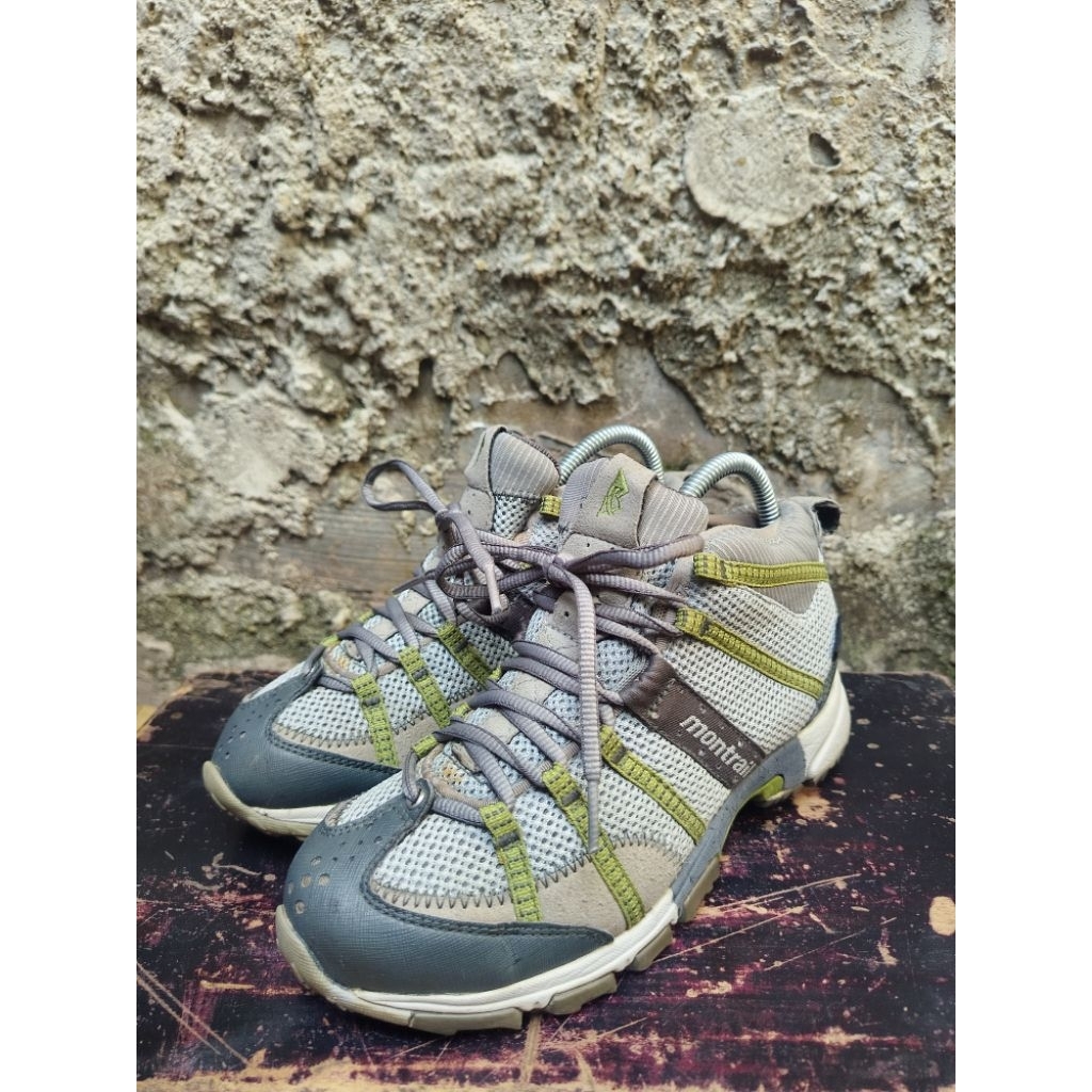 Sepatu outdoor Montrail size 37