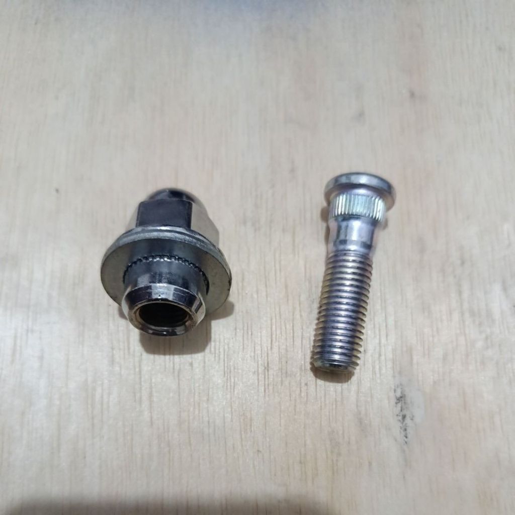 Baut roda+ mur Xpander Livina L12 genuine original MB911495