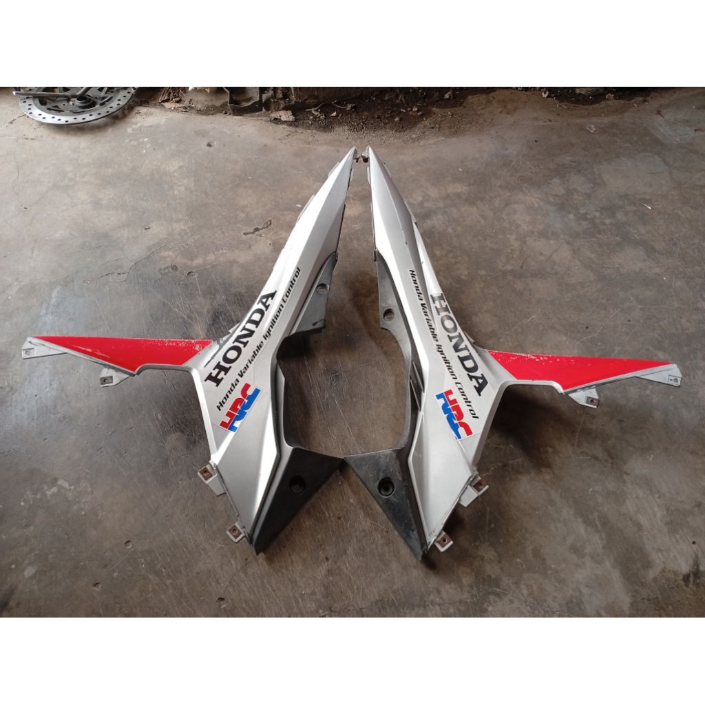 Sambungan Body Samping Kanan Kiri Bagian Depan Honda Blade New 125 Original Second TERMURAH