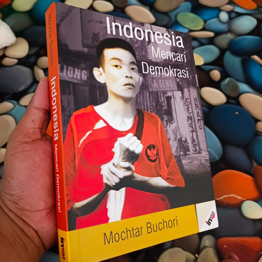 buku Indonesia mencari demokrasi Mochtar Buchori original