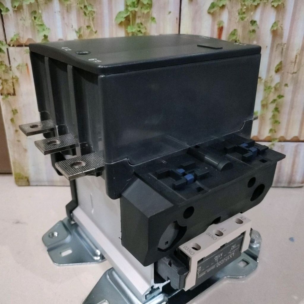 Kontaktor Contactor VORGE VR1F400 M7 VR1F400M7 setara LC1F400 LC1F400M7 garansi 1 tahun